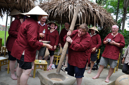 Foreign visitors enjoy farming tour in Hoi An 