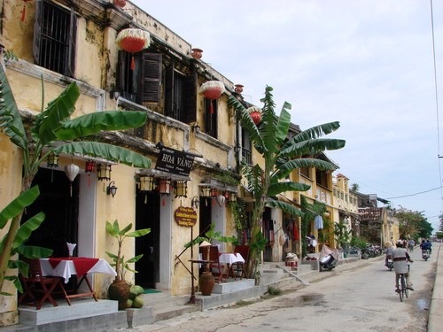 Hue boat trip and city tour 1 day